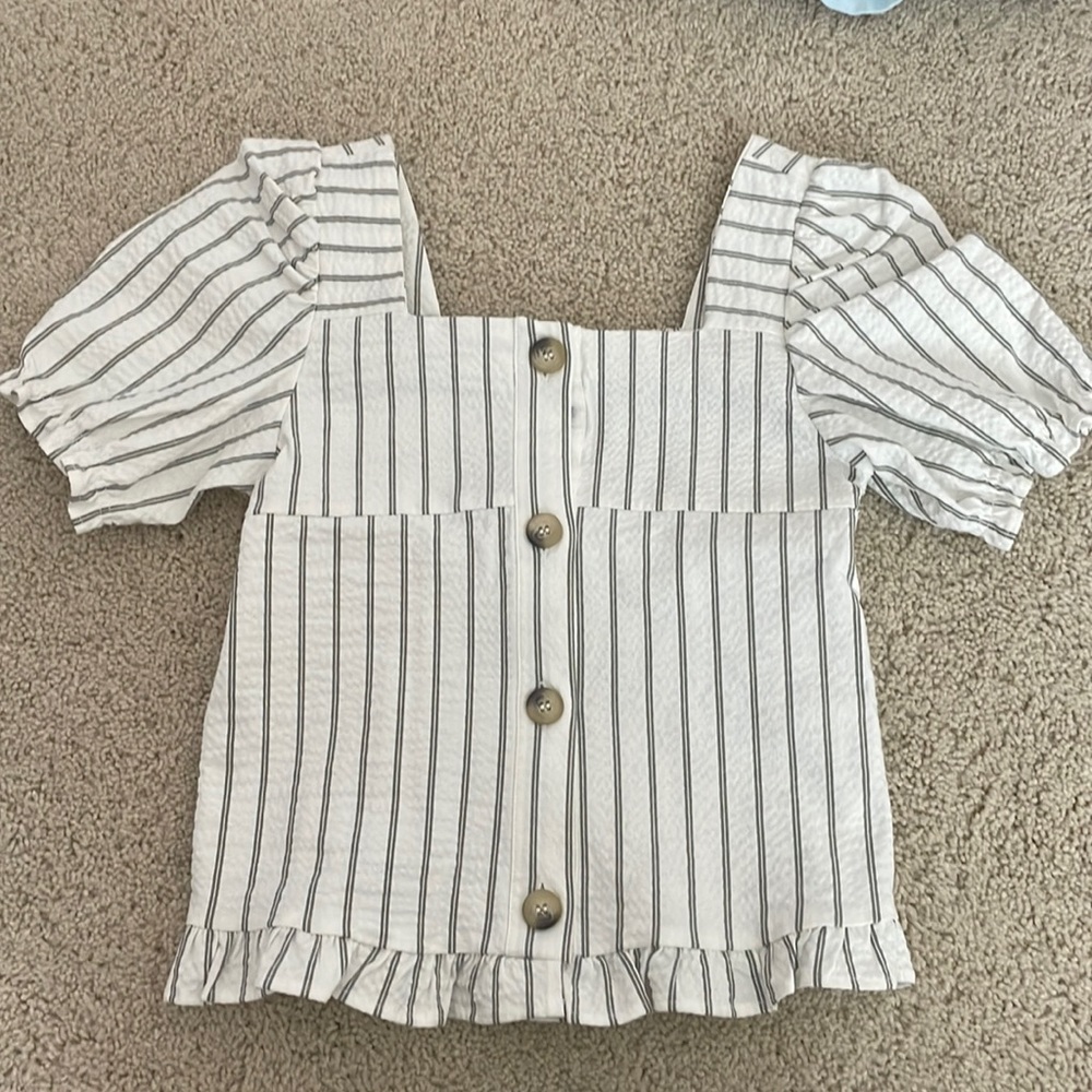Zara puffed sleeved top